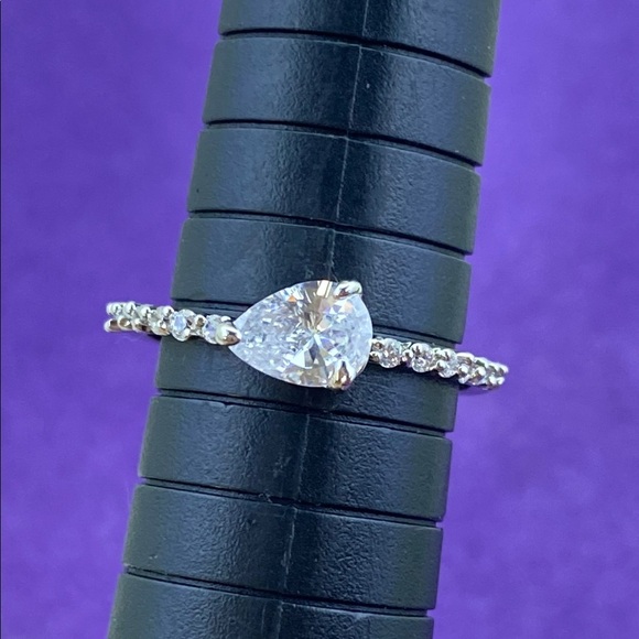 💛 Elegant 18k White Gold Plated Tear Drop-Shaped Ring - Picture 6 of 6